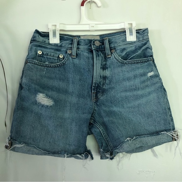 EVERLANE Women's Light Wash Denim Shorts Raw Hem Disstressed Size 23 - Picture 1 of 11